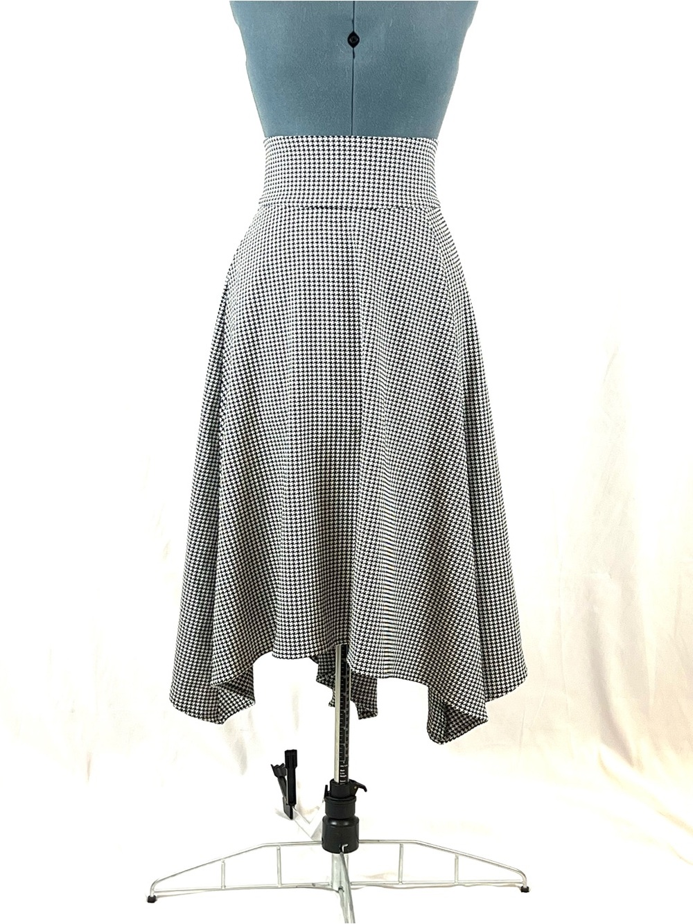 Lane Bryant Houndstooth Midi Skirt 26/28 High Waist Handkerchief Hem stretch 442